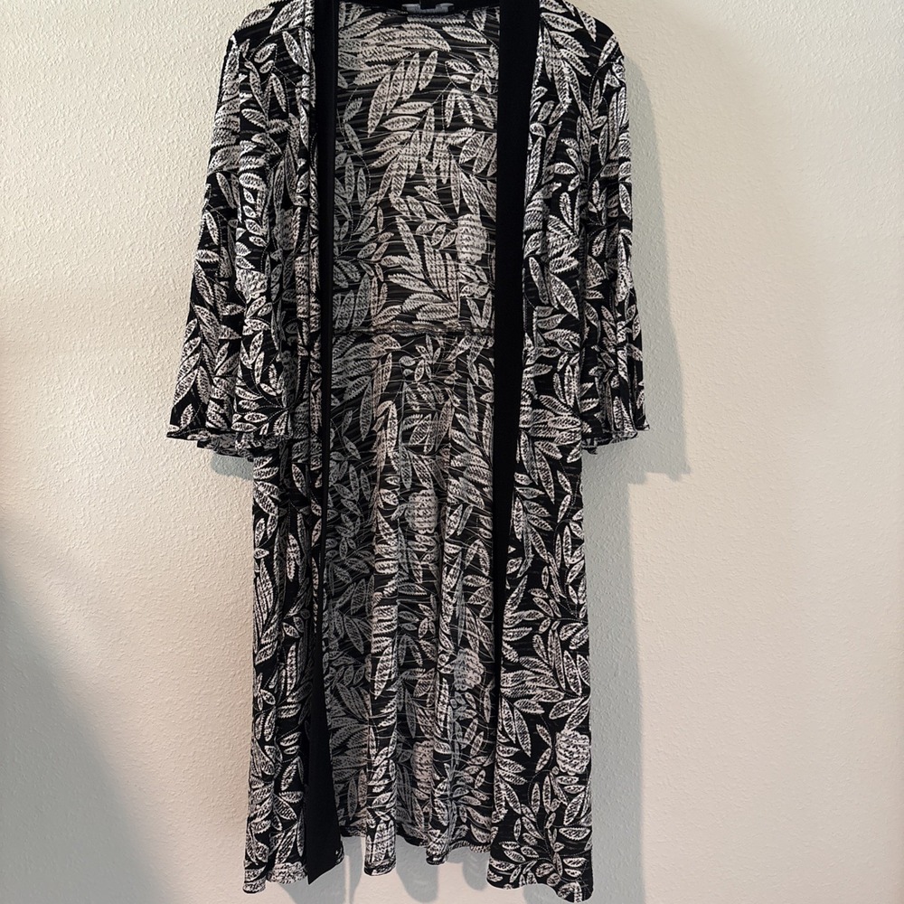 R And M Richard's Woman Duster Sweater  Leaves Black & White Size 14W USA